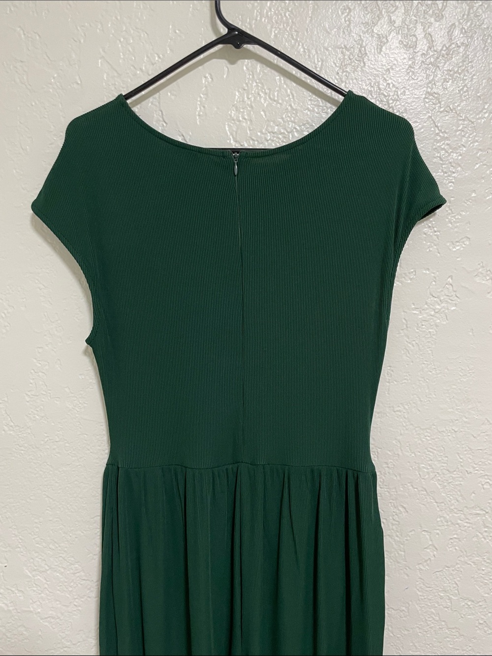 Cap-Sleeve Emerald Green Jumpsuit - Picture 5 of 13